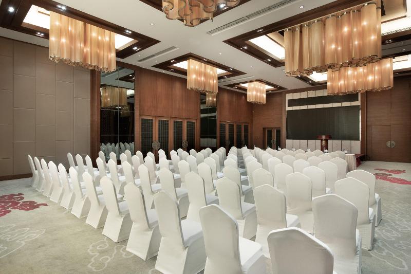 Crowne Plaza YADING image