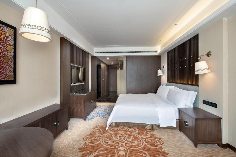 Crowne Plaza YADING image