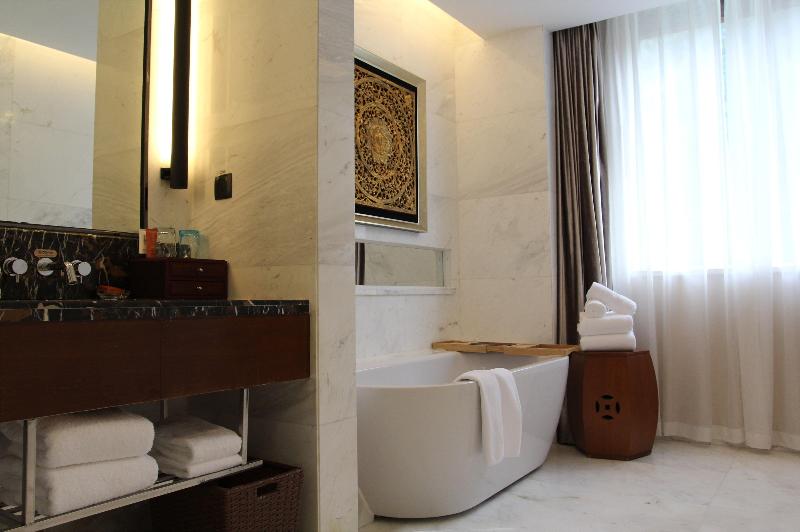Crowne Plaza YADING image