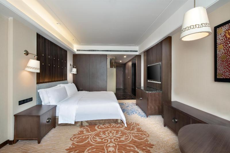 Crowne Plaza YADING image