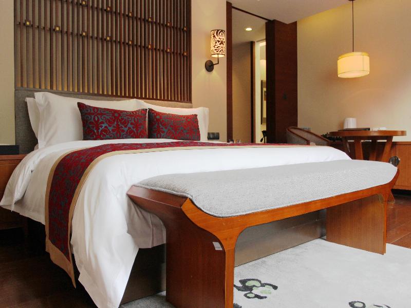 Crowne Plaza YADING image 1