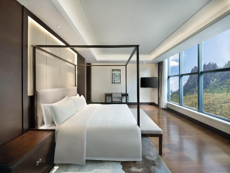 Crowne Plaza YADING image