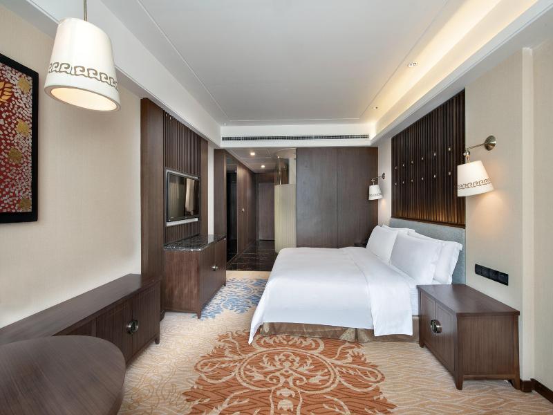 Crowne Plaza YADING image