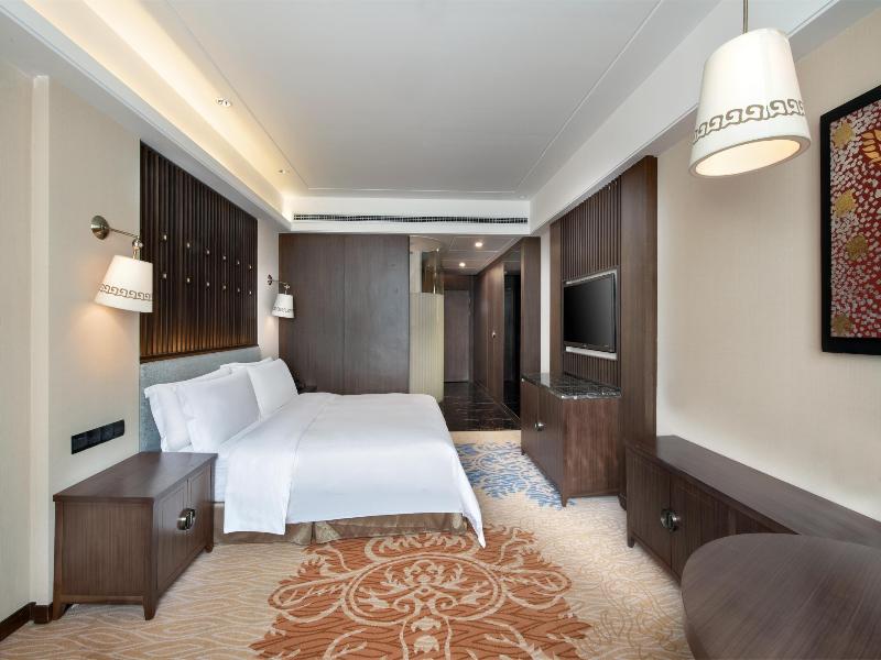 Crowne Plaza YADING image