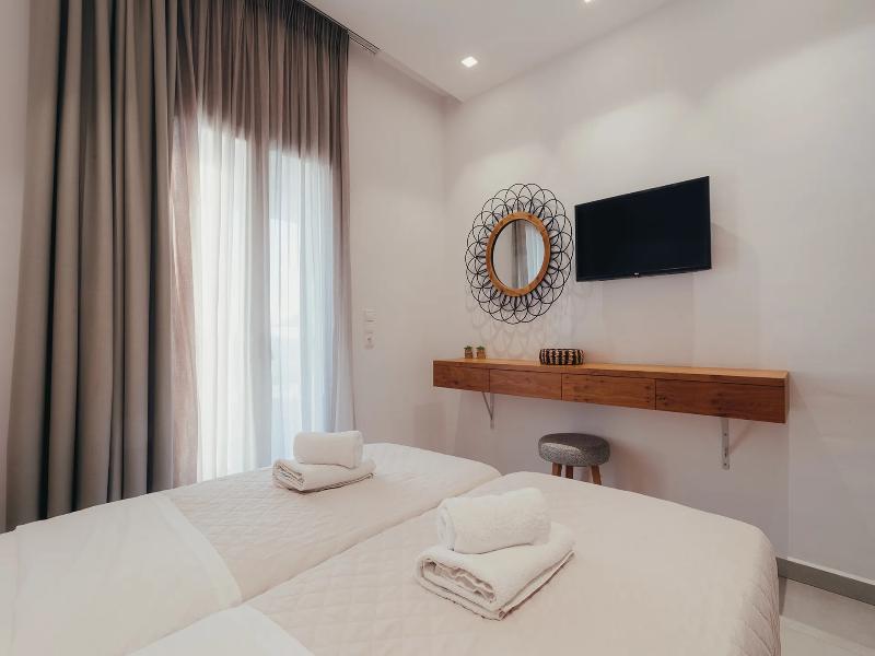 Evi Suites & Villas image