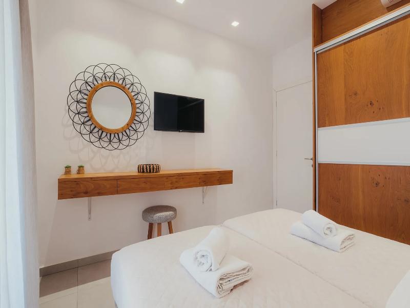Evi Suites & Villas image