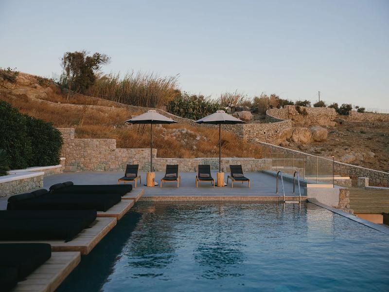 Evi Suites & Villas image
