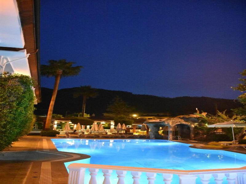 Sardunya Apartments image