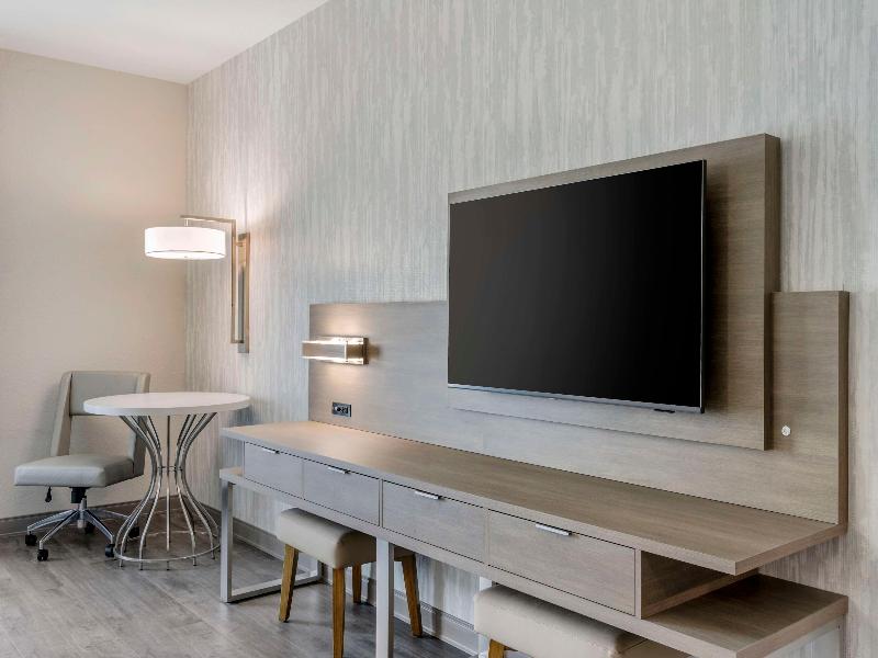 Best Western Plus Winter Haven Inn & Suites  image