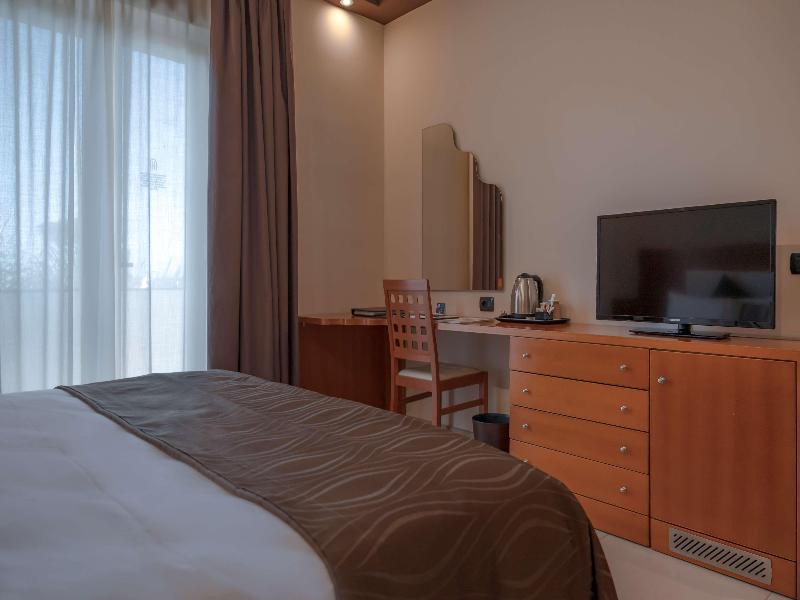 Agora Hotel Sure Hotel Collection By BW image