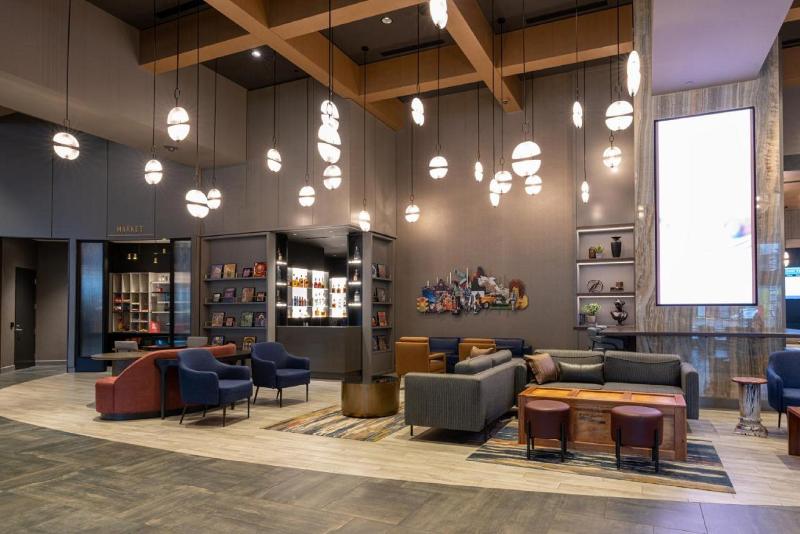 Lobby & Reception