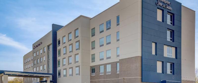 Hampton Inn And Suites Williamstown Ark Encounter image