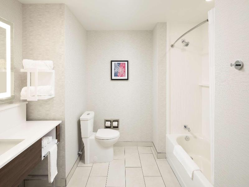 Hampton Inn & Suites By Hilton Rochester Downtown image