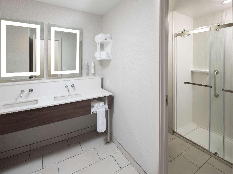 Hampton Inn & Suites By Hilton Rochester Downtown image