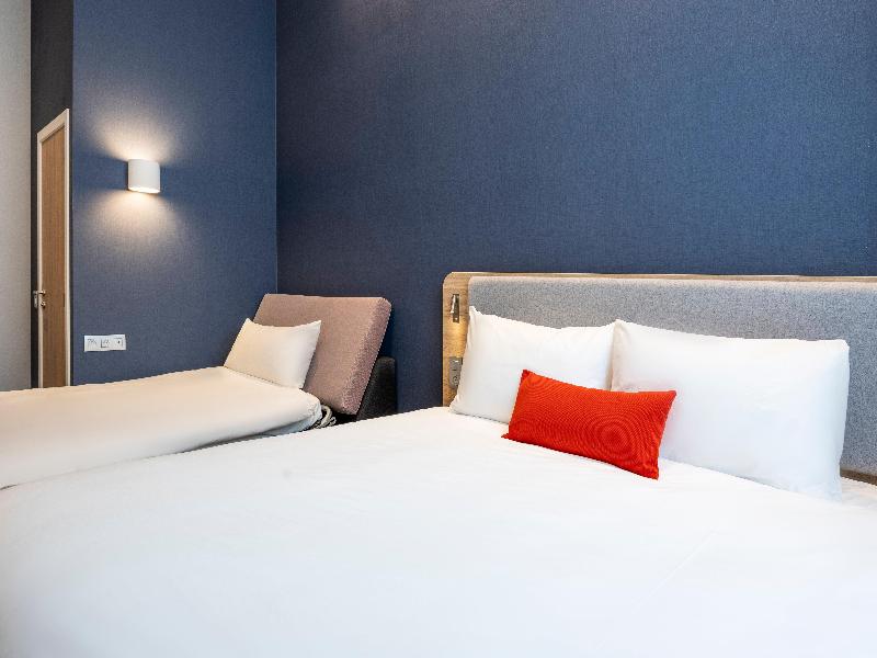 Holiday Inn Express Antwerp City Centre image