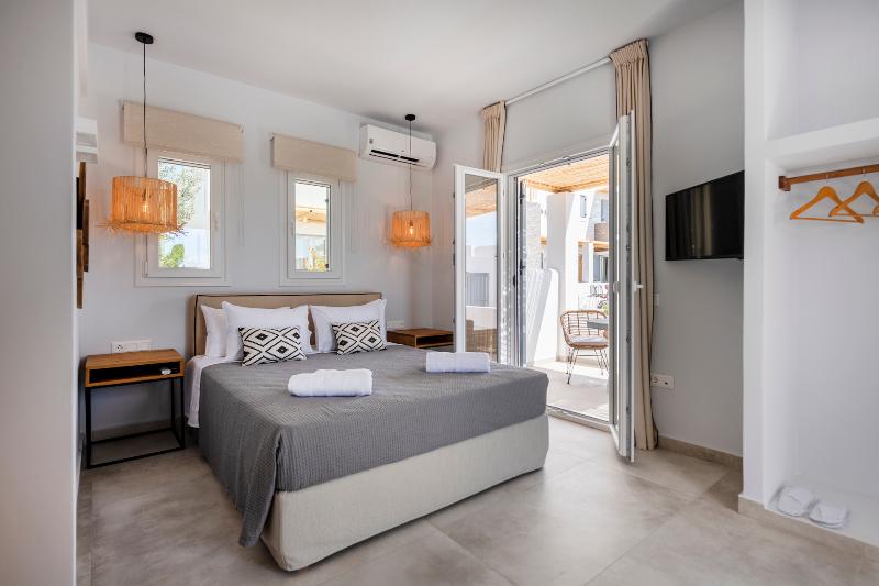 Drios Luxury Studios image