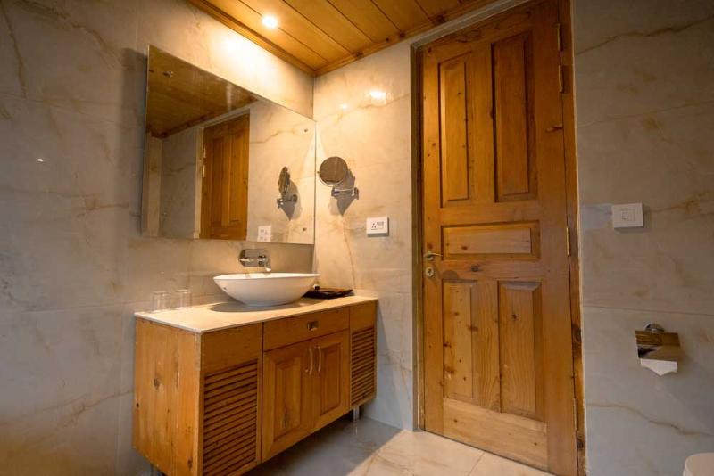 Tiaraa Hotels & Resorts - Manali image