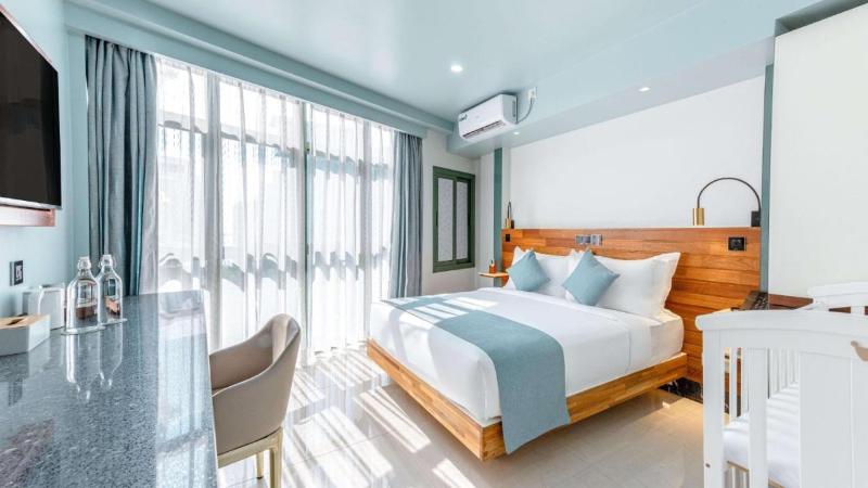 DOUBLE DELUXE PARTIAL OCEAN VIEW