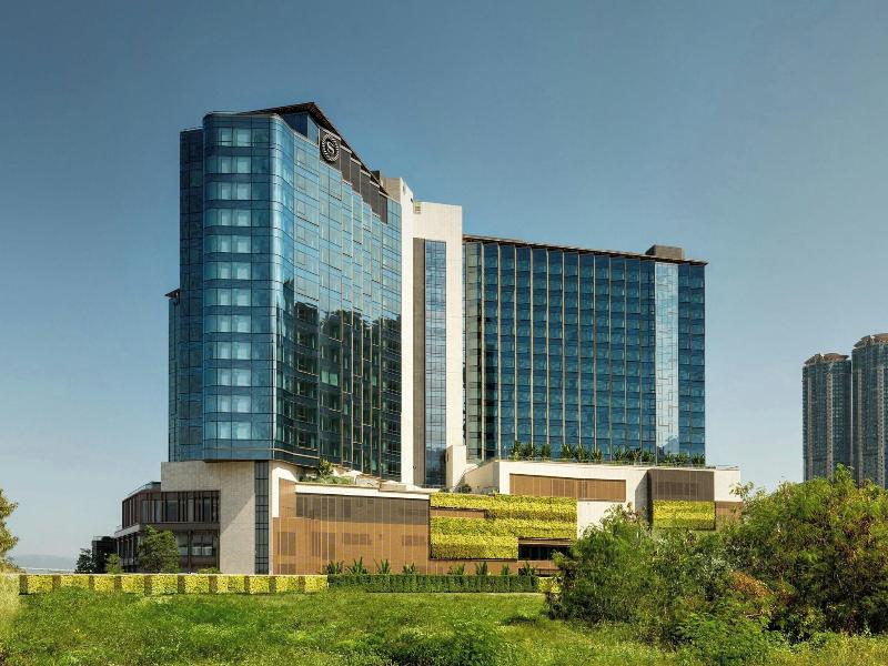 Sheraton Hong Kong Tung Chung Hotel image