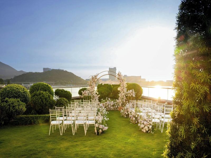 Sheraton Hong Kong Tung Chung Hotel image