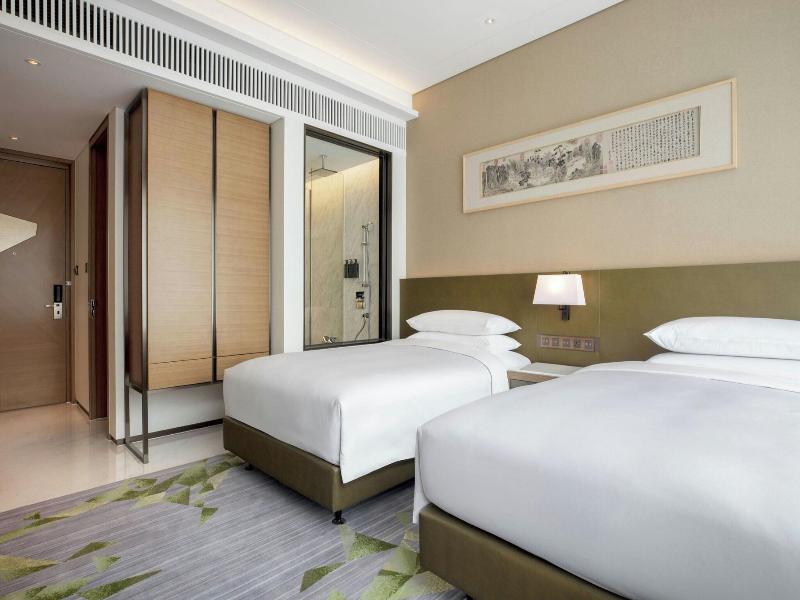 Sheraton Hong Kong Tung Chung Hotel image