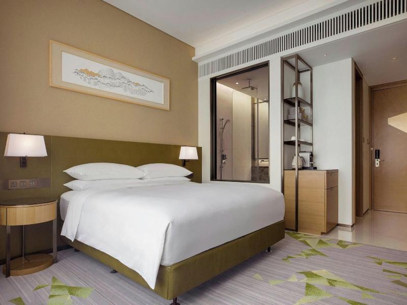 Sheraton Hong Kong Tung Chung Hotel image