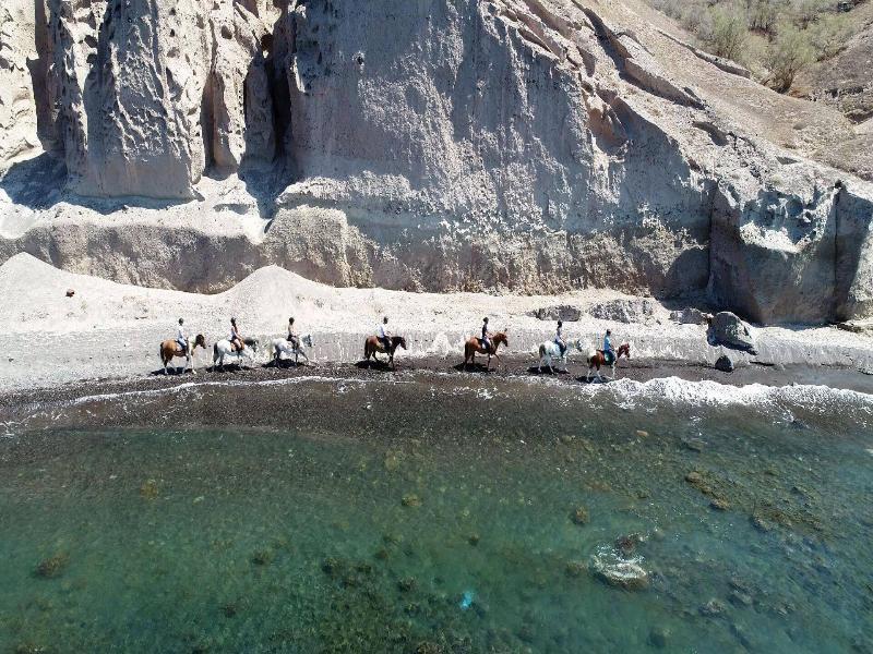 Phaos Santorini Suites image