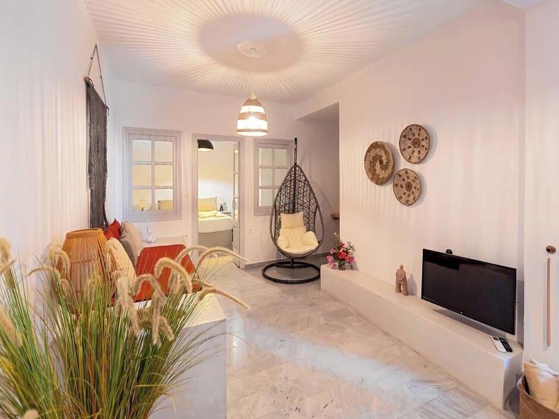 Phaos Santorini Suites image