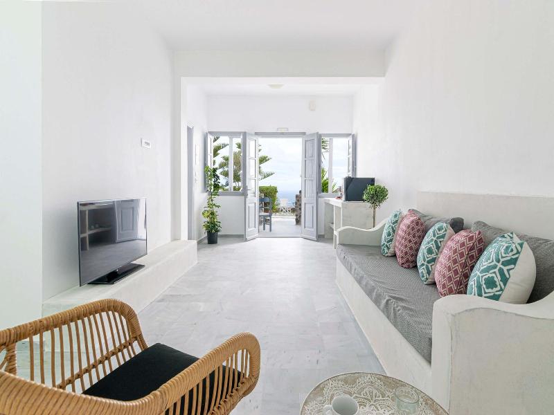 Phaos Santorini Suites image