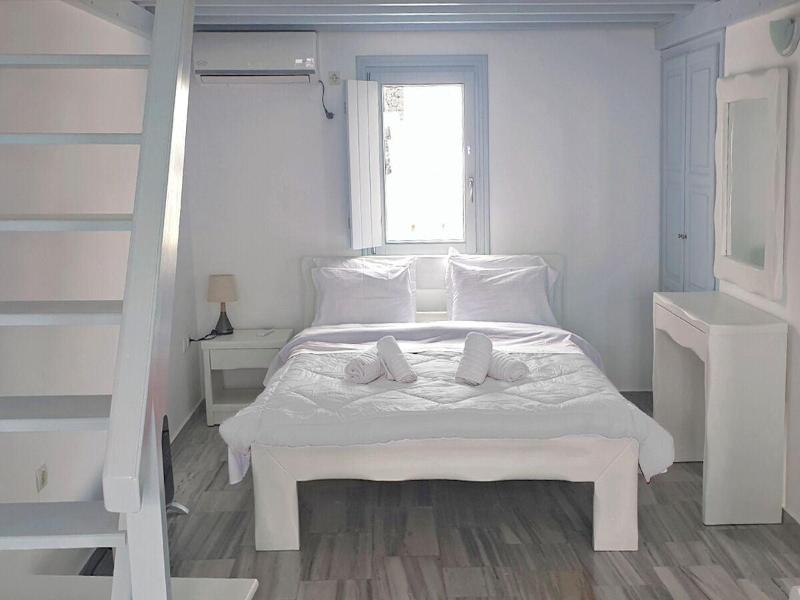 Phaos Santorini Suites image