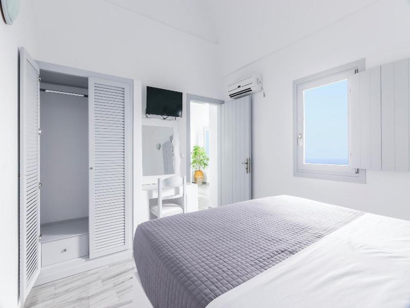 Phaos Santorini Suites image