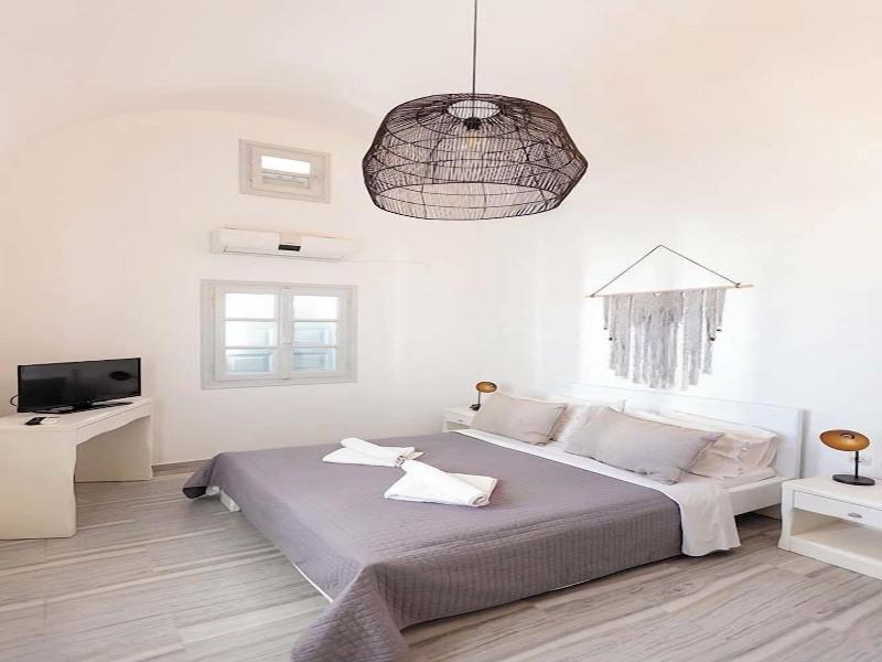 Phaos Santorini Suites image