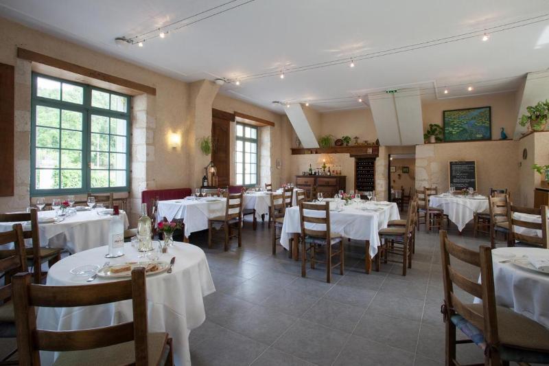Logis Hotel Le Lion D'or Manzac image