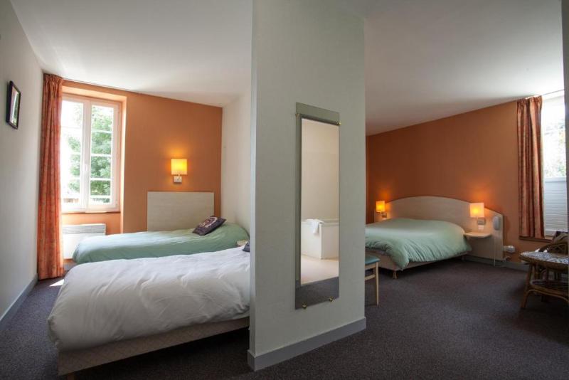 Logis Hotel Le Lion D'or Manzac image