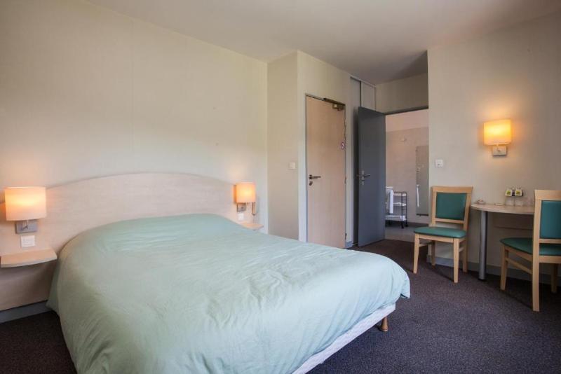 Logis Hotel Le Lion D'or Manzac image