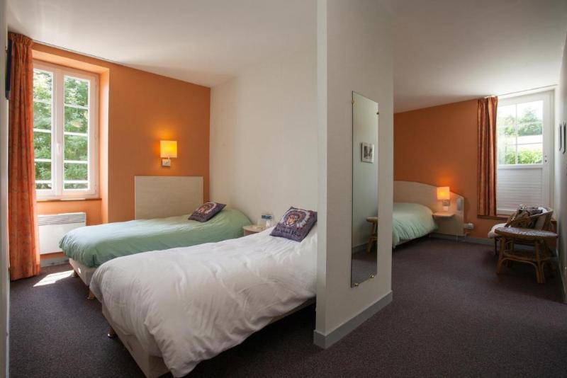 Logis Hotel Le Lion D'or Manzac image