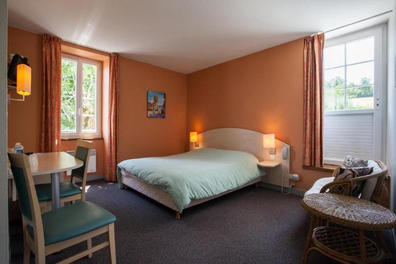 Logis Hotel Le Lion D'or Manzac image