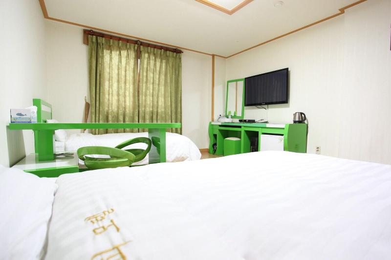 Jeju Happy Hotel 4