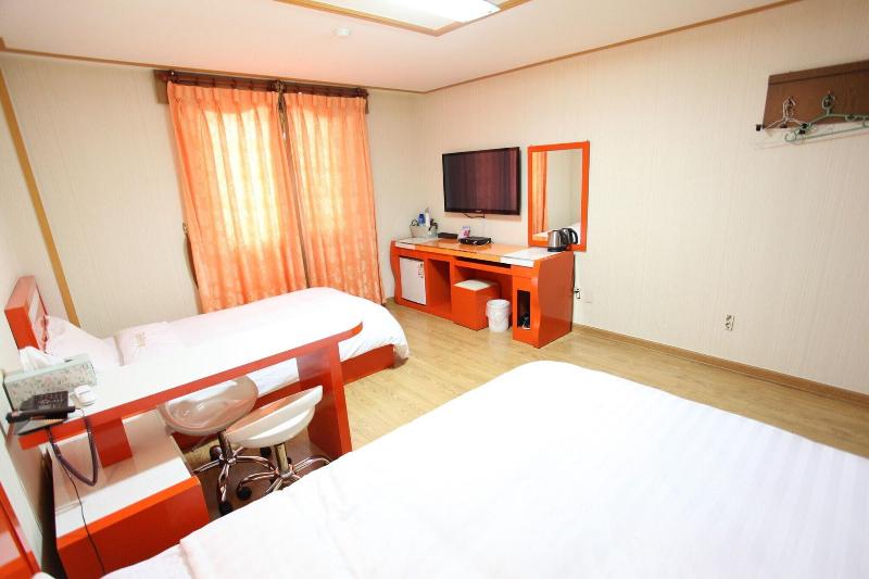 Jeju Happy Hotel — photo 34