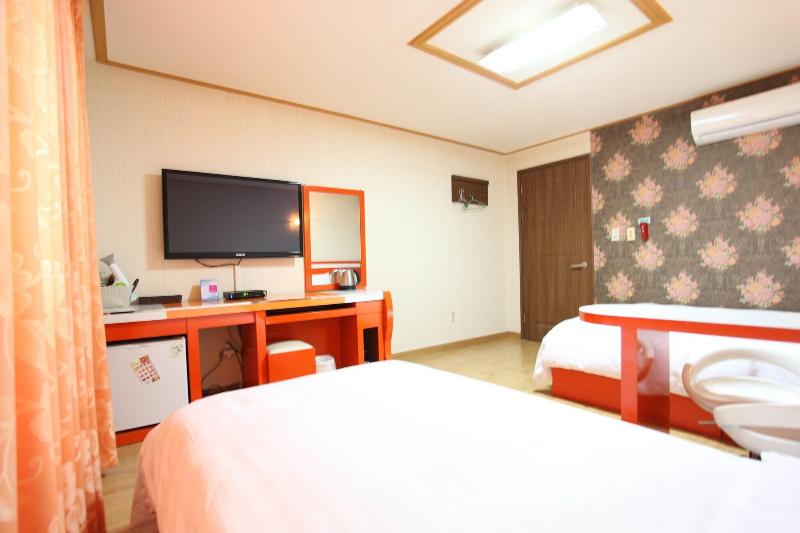 Jeju Happy Hotel — photo 32