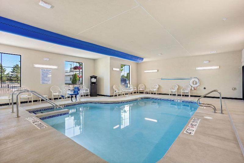 Cobblestone Hotel & Suites - De Pere image