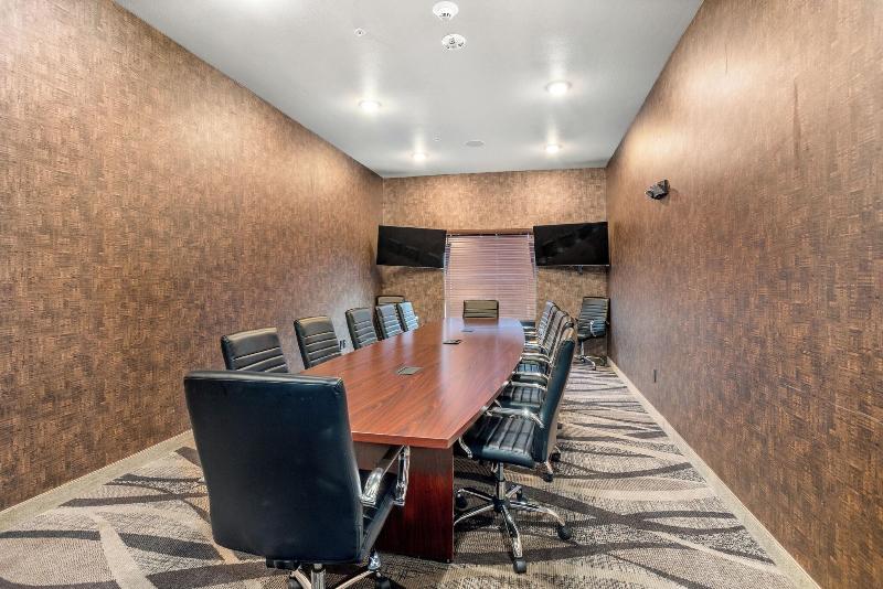 Cobblestone Hotel & Suites - De Pere image