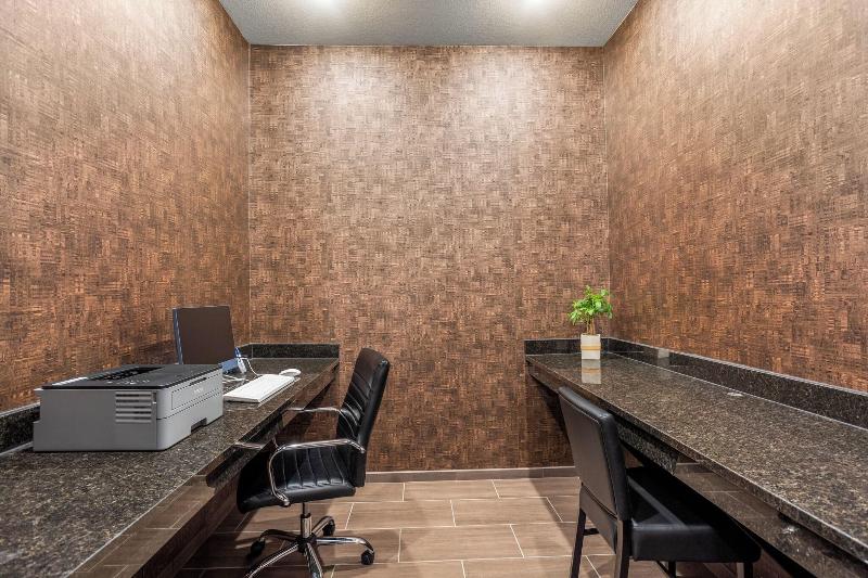 Cobblestone Hotel & Suites - De Pere image