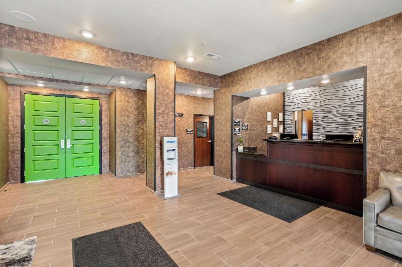 Cobblestone Hotel & Suites - De Pere image