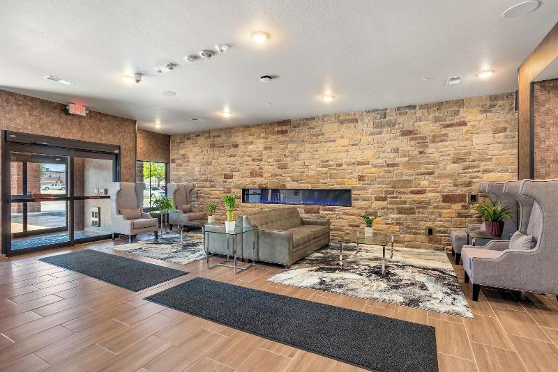 Cobblestone Hotel & Suites - De Pere image