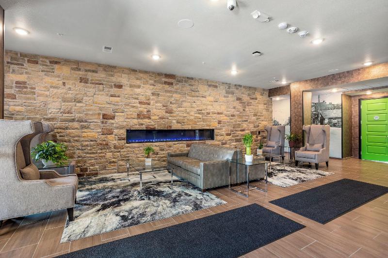 Cobblestone Hotel & Suites - De Pere image