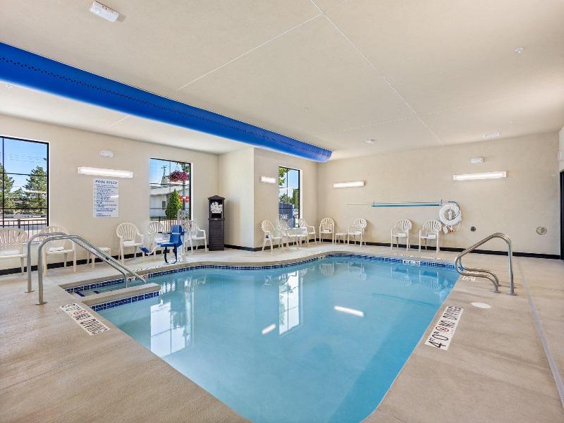 Cobblestone Hotel & Suites - De Pere image