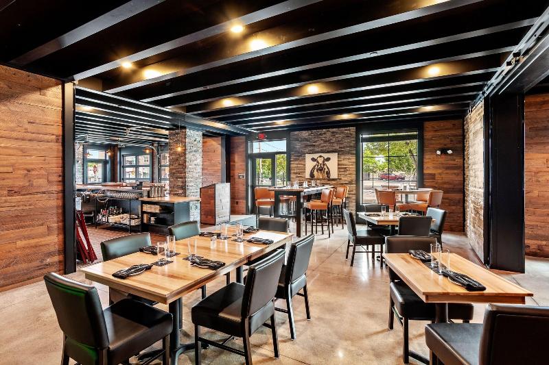 Cobblestone Hotel & Suites - De Pere image