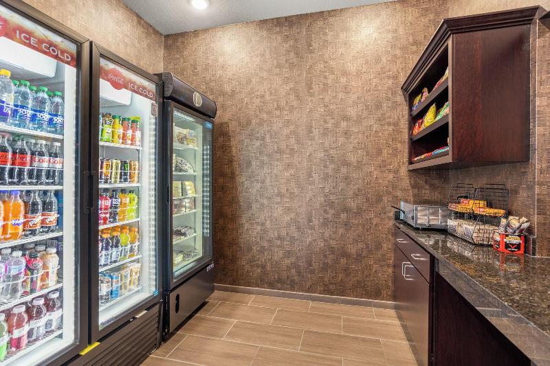 Cobblestone Hotel & Suites - De Pere image