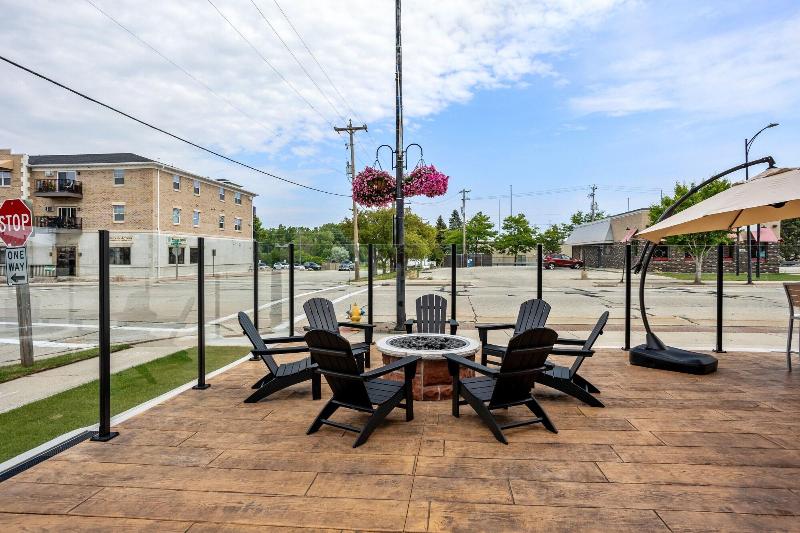 Cobblestone Hotel & Suites - De Pere image
